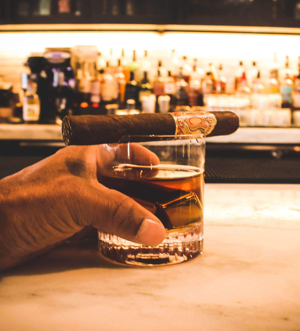 Whiskey cigar glass set